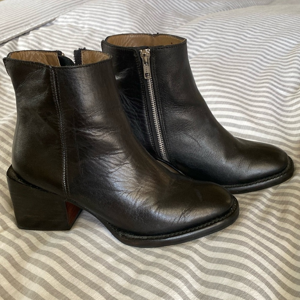 Sutro Clay Black Leather Ankle Boots